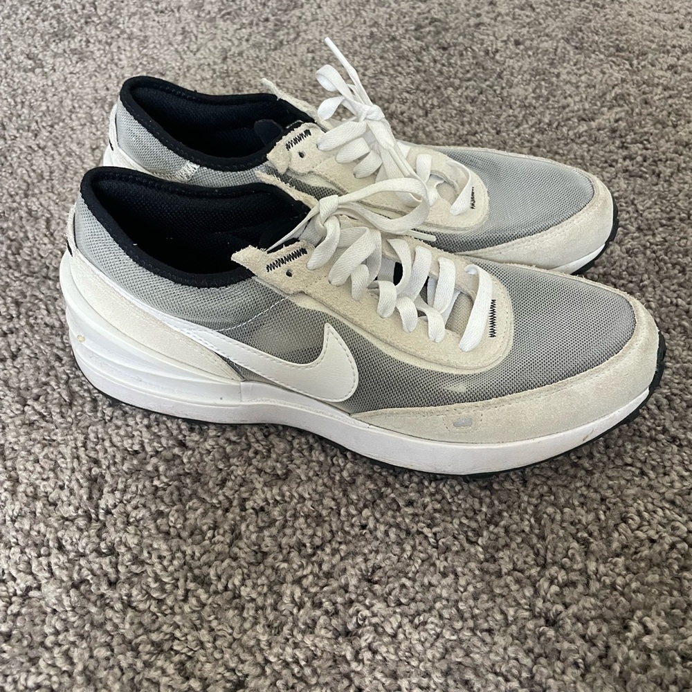 Nike sneakers Y7 W8.5